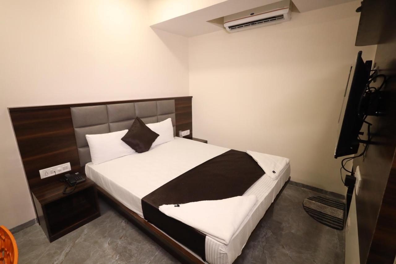 فندق R K Residency Mahape نافي مومباي المظهر الخارجي الصورة